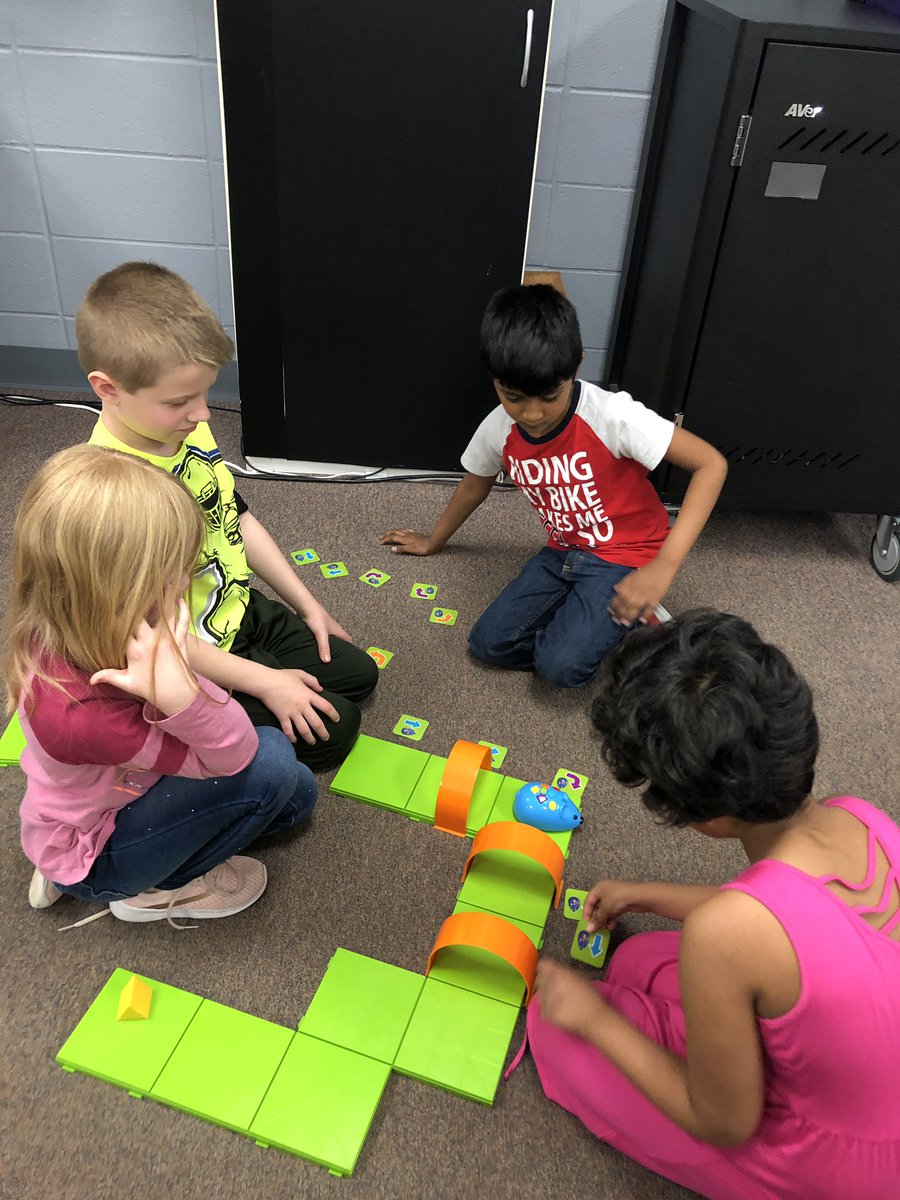TCETechTeacher's tweet image. What could be more fun than playing with bees 🐝 and mice 🐭? Good job, kindergarten! You guys are so smart. 💙 #beebots #codeandgomouse