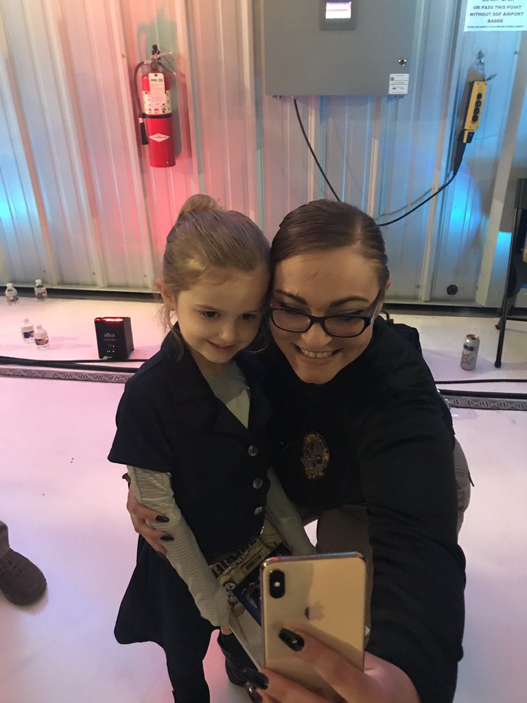 amanda668's tweet photo. @OfcAZendejas thank you for making this little girl’s night!! #LivePDWatchParty #LivePD https://t.co/FhgnT4A1eG