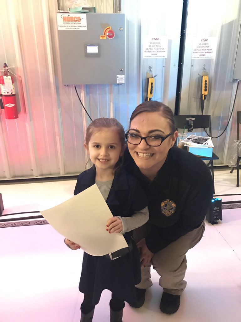 amanda668's tweet photo. @OfcAZendejas thank you for making this little girl’s night!! #LivePDWatchParty #LivePD https://t.co/FhgnT4A1eG