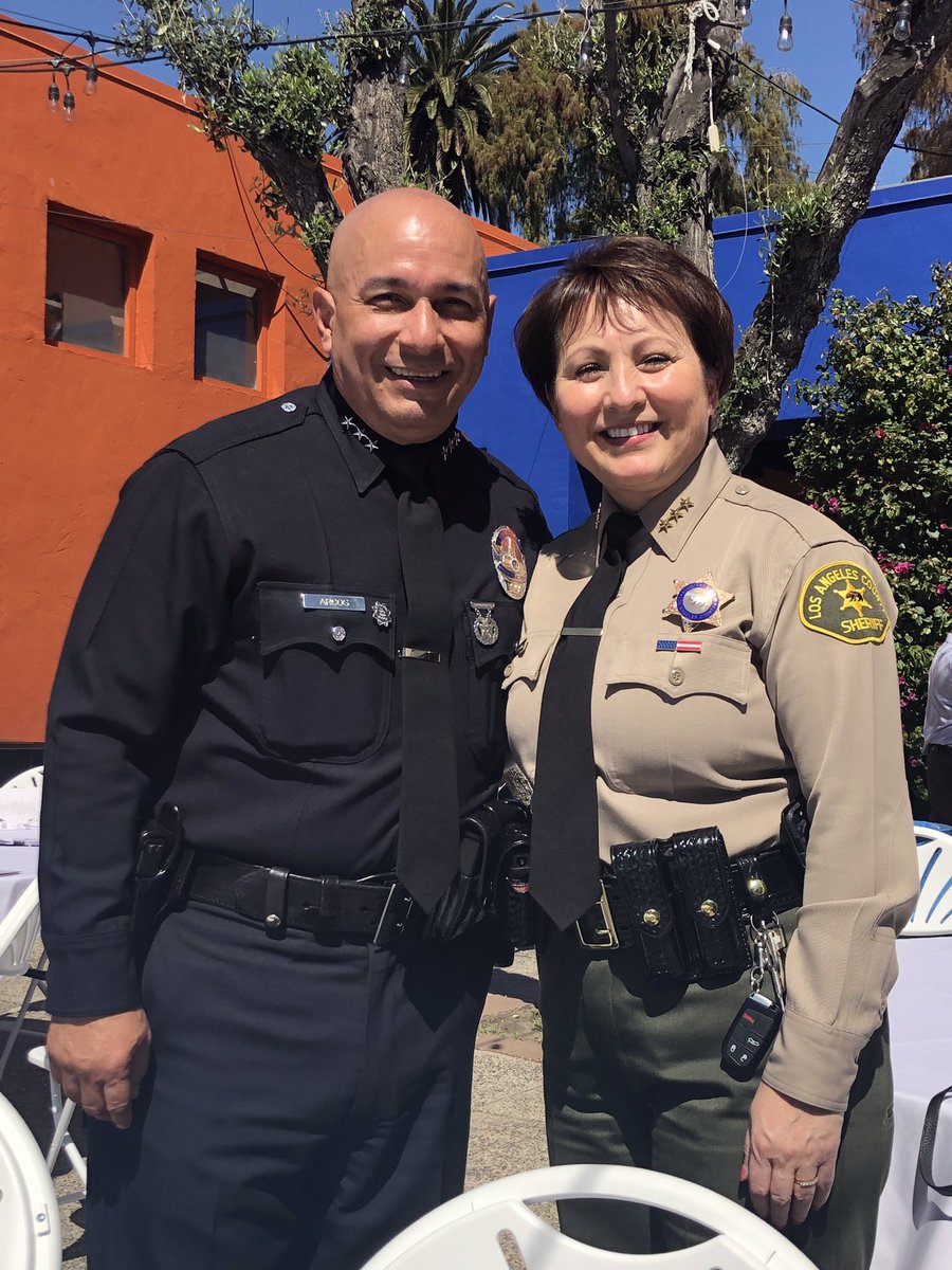 LASDGutierrez's tweet photo. Sheriff Villanueva, Chief Moore and others gave tribute to Cesar Chavez today. Honored to meet son Paul Chavez who spoke about his fathers commitment to social justice and respect for human dignity. Cesar Chavez, a hero and crusader for non violent social change. “Si se puede!” https://t.co/oX2jTAYQgk