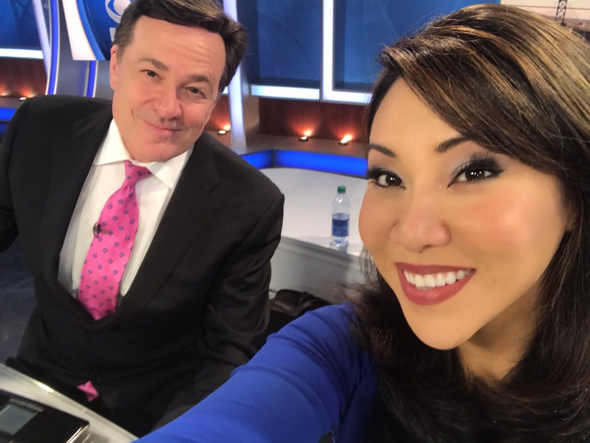 VeronicaDLCruz's tweet photo. Giving the beautiful @JulietteKPIX a break today! And I get to sit next to this guy, #brianhackney. Love him! Come join us at 6 & 11 on @KPIXtv and at 10 on @KBCWtv. See you soon! https://t.co/wTw3gZ8ibC