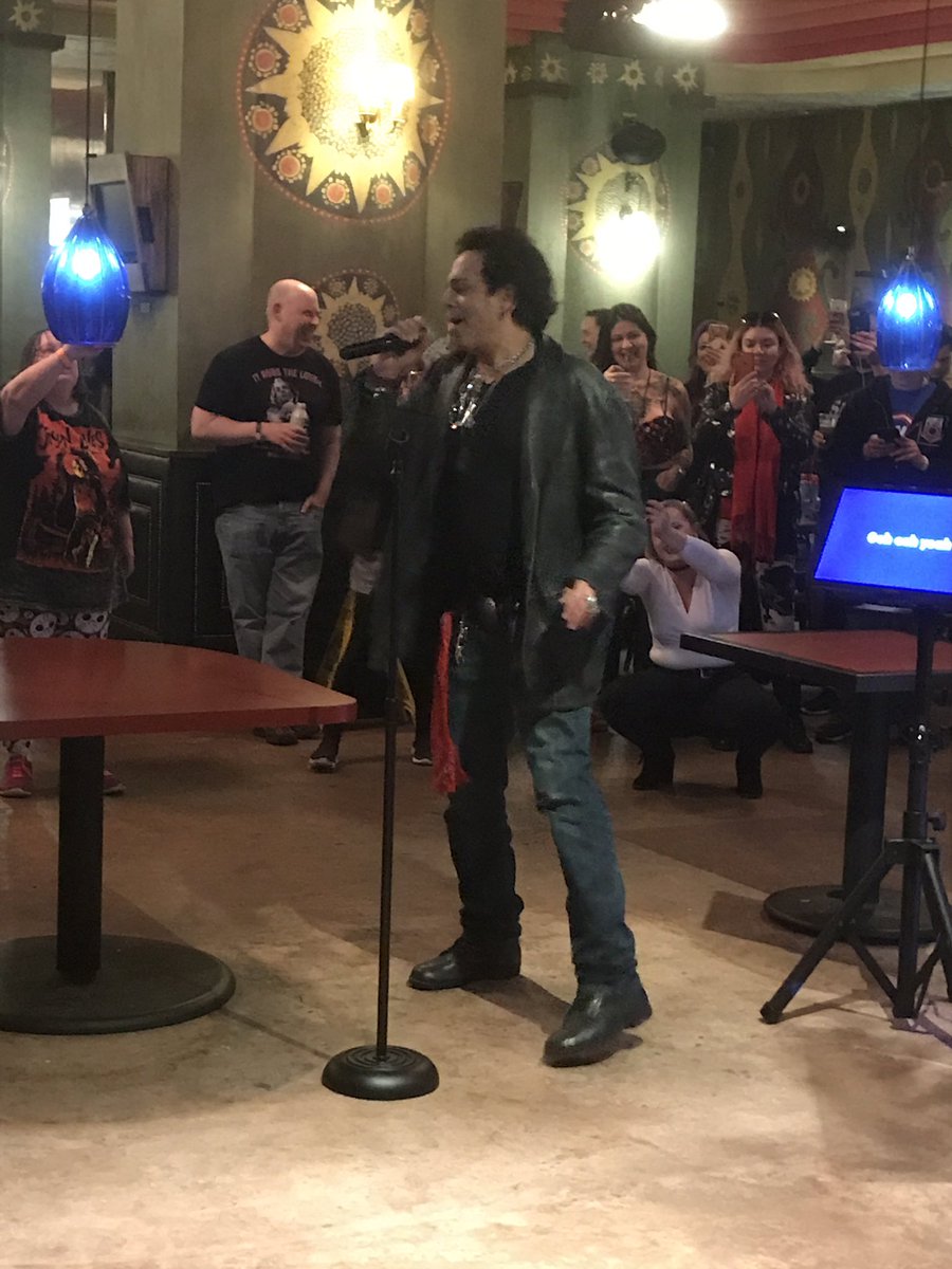 You have not lived until you see #RichardGrieco sing Knockin on Heaven’s Door in karaoke!  @njhorrorcon #njhorrorcon #Scaryoke