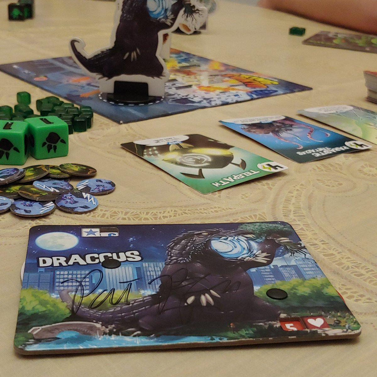 Gam3rsR3mors3's tweet photo. Teaching my in-laws a @IelloUSA @IELLO_France classic with an autographed @patrickrothfuss #Dracus #KingKiller #kingoftokyo #boardgames #savage #idiedfirst https://t.co/FiwDO091DT