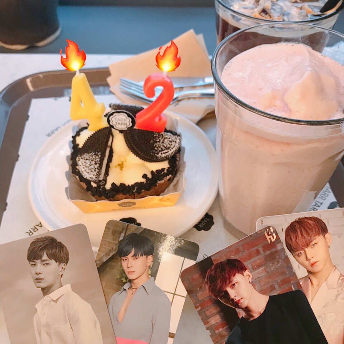 Smoothie_14U's tweet photo. @14U_official_ #도혁 #현웅
오랜만에 멘편 💙 오늘 뽀링언니 @HW98O2O8 만나서 맛난거 먹구 파티하는중 🎉 ✨ 둘다 뽀유 보고싶어서 주거 ㅠ ㅠ 💦
뽀유도 맛난거 마니먹구 연습 화이팅💪🏻 하기 ! 그리고 우리 마흔두살 아님 •• https://t.co/E61X5yVUjl