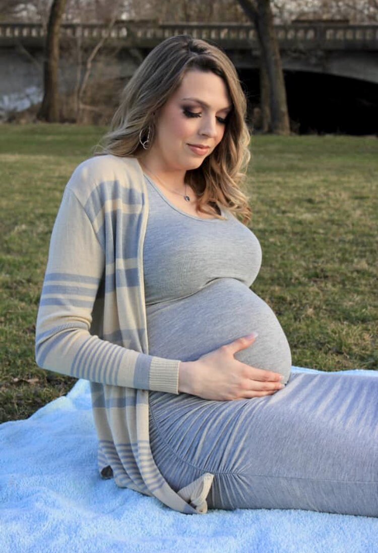 BeyondBronzedB's tweet photo. Maternity pics for baby C!💙 #Maternity #BeyondBronzed✨ https://t.co/TPQSdLBo6s