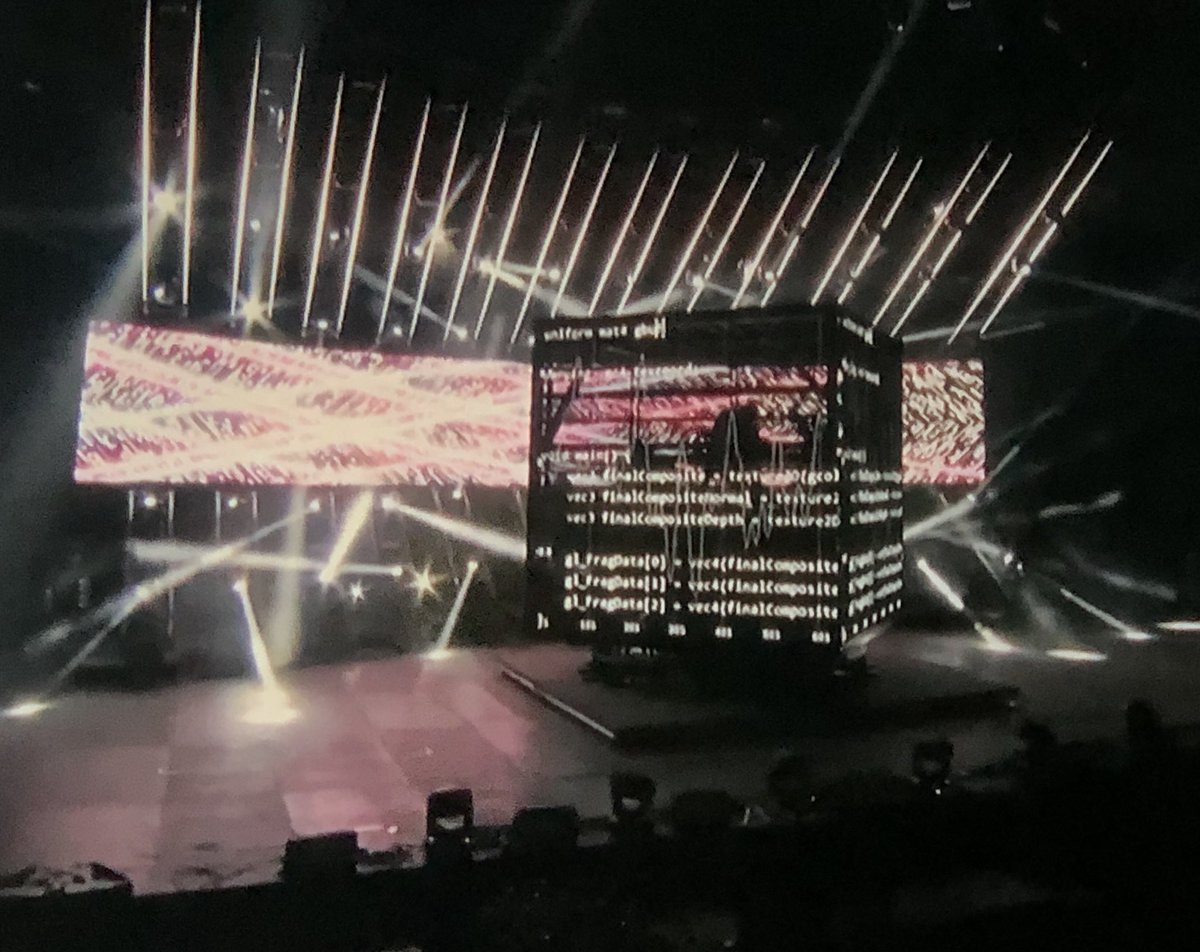 fjv006's tweet image. Amazing visuals by @deadmau5 #cube3 #ultra2019