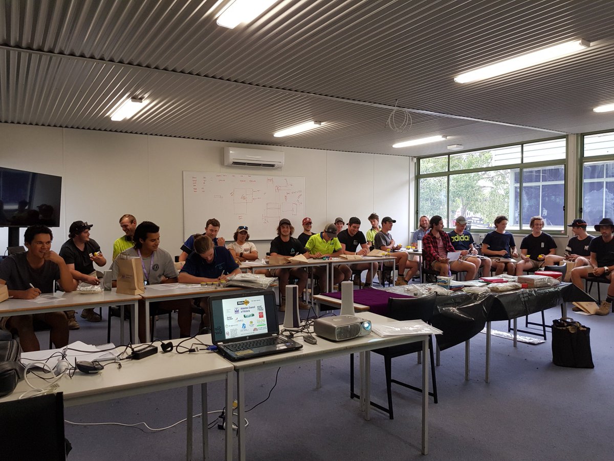 ACV_GARDS's tweet photo. #Asbestos - 29.3.2019 - ACV/GARDS girls attended @Chisholm_Inst at Frankston on Friday to deliver asbestos awareness sessions to 32 apprentice carpenters - the apprentices were keen and nailed  the messages we were sending to them - more apprentices asbestos aware!  😎😀 https://t.co/Sd06iiYRF6