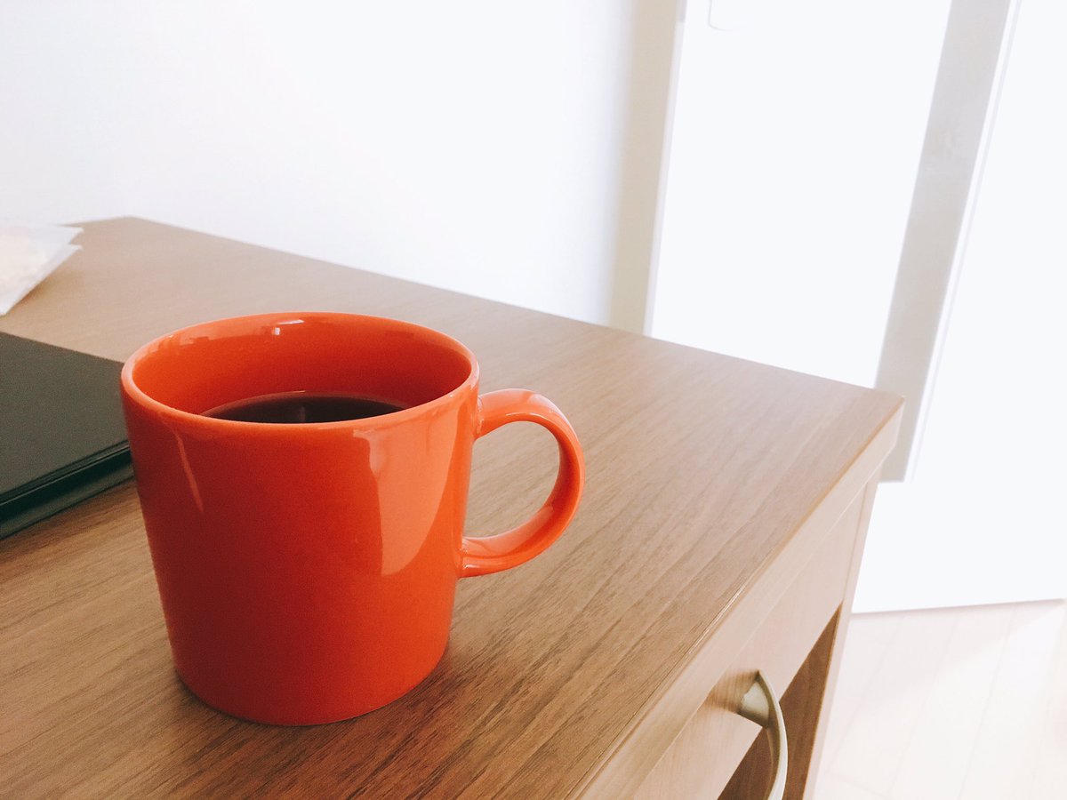 metasta's tweet photo. 父「このインスタントコーヒー良かったら持って行きなさい、おいしいよ、賞味期限切れてるけど」 https://t.co/Y6Bh8JYeHA