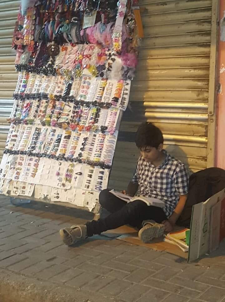 rescue555volorg's tweet photo. Meet Ali an #inspiring #young #boy who wants to grow up and be a #pilot in the #airforce . He sits outside ami's super store #karachi selling hair accessories. He #studies and goes to #school and #supports his #family. Such #kids must be #supported.
@ImranKhanPTI @AsimBajwaISPR https://t.co/xfwVpabRpI