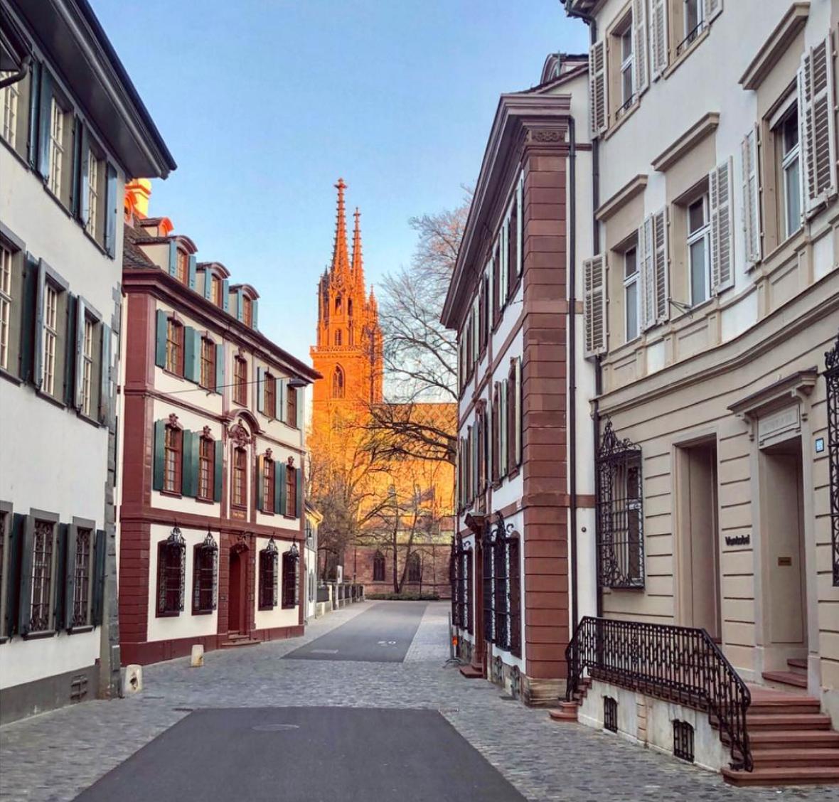 patrick_kuenzle's tweet photo. Guten Morgen, Basel. Und jetzt dann bald ab nach Liestal. #WahlenBL (Foto https://t.co/EHll5EWI77 ) https://t.co/3hBdJabNQe