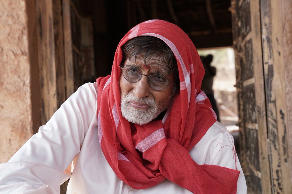 T 3137 -" ढलती उम्र के साथ एक चीज़ का अफ़सोस हमेशा रहता है की 
'तू' , बुलाने वाले कम होते जाते है।" ~ Ef