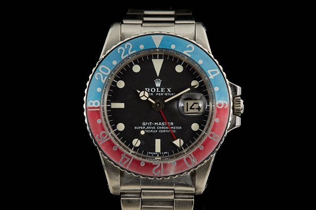 analogshift's tweet photo. Is there a bezel that exudes more character than this one? 😍 Shop this piece on our website now by clicking the link in our bio.
.
.
.
.
#Rolex #vintagerolex #gmt #gmtmaster #flight #panam #pilot #pepsibezel #womw #nyc #lighting #photography #watchpassion #watchfam… https://t.co/V1nPblaeL3