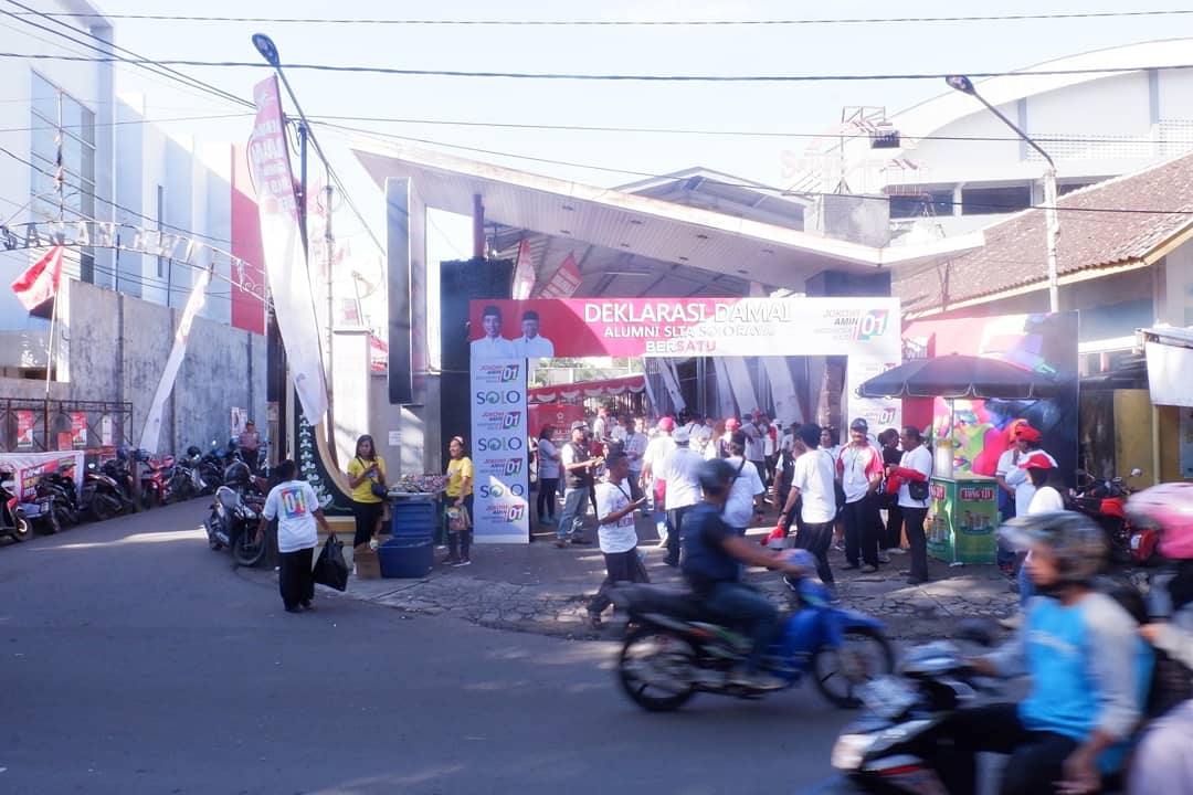 Peserta Deklarasi Deklarasi Alumni SLTA Solo Raya untuk #01 mulai memadati Gedung Sritex, Solo. (31/3/2019)
#m3rahkansolo 
#OjoPedotOyot
#01jokowi3pdip