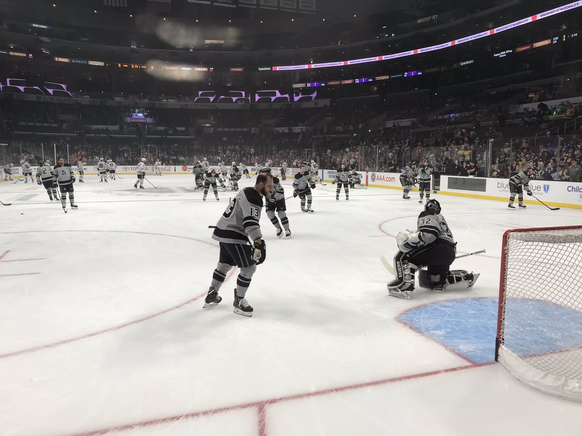 EvanHannemann's tweet photo. Apparently when Fresh off the Boat wraps I go watch sports with my family.... oh well! GO KINGS GO! @LAKings @SCOIOrthoNews #FreshOfftheBoat #GoKingsGo https://t.co/QhRa0LQpId