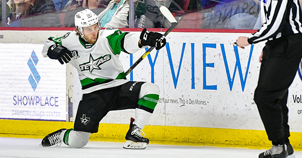 TexasStars's tweet photo. 3 straight wins for the #txstars as Brad McClure scores his first career hat trick to take a 4-1 victory against Iowa. Jake Oettinger also takes the win in his first pro start with 23 saves #TEXvsIA

Read: https://t.co/IILndMV7nK https://t.co/FL5dLONB2v