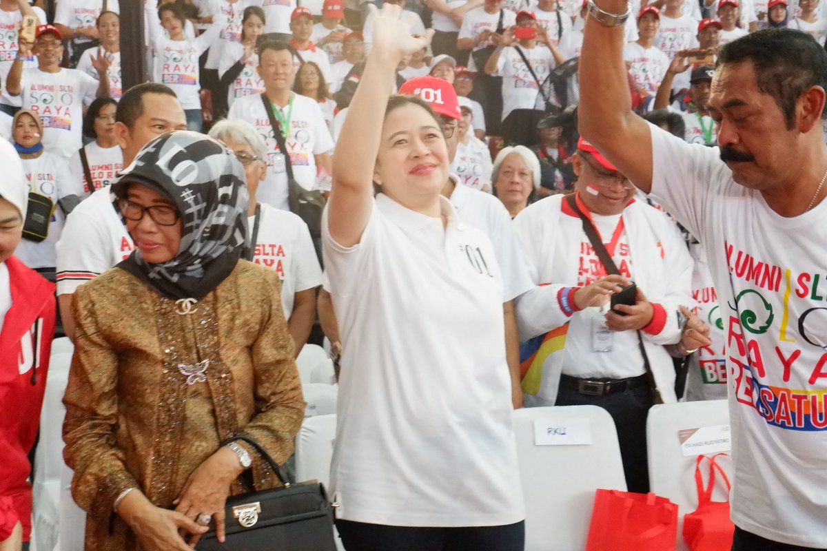 Ibunda dari Capres Nomor Urut 01 Sudjiatmi Notomiharjo hadir dalam deklarasi damai Alumni Solo Raya di GOR Sritex, Solo.
<a href="/PDIP_Wonogiri/">DPC PDI Perjuangan Kab. Wonogiri</a> @SoloJokowiMaruf 
#m3rahkansolo
#ojopedotoyot
#01jokowi3pdip