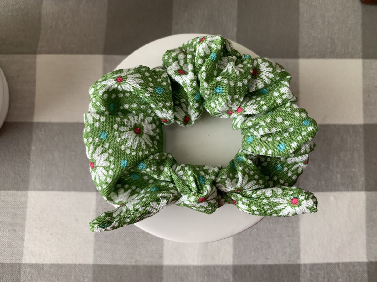 SKeagan's tweet photo. New dressed to impress stack! $10 for all three. Message me if interested or you have any questions! #Scrunchedbykeagan #scrunchies #scrunchie #fashion #hairstyles #workoutgear #spring #springbreak2019 #homemade #handmade #grunge https://t.co/YCbNCDF4MX
