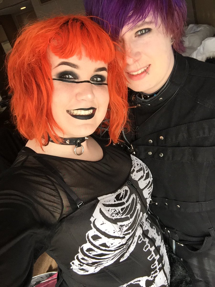 SkylarDawna's tweet photo. Having a blast at #DarkSideoftheCon with my production company @darkwishdigital https://t.co/CzK0BwHhRz