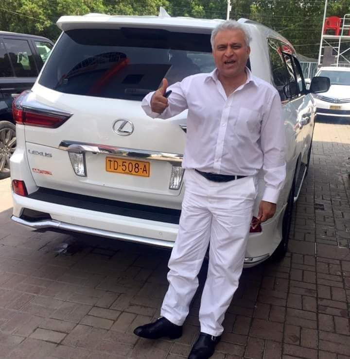 MuhammadBuxMal4's tweet photo. کراچی ڈفینس میں ایک امیر زادے اور بگڑے ہوئے نواب جس کا نام ایڈووکیٹ خواجہ شمس السلام ہے اس نے تھر سے تعلق رکھنے والے ڈرائیور ذولفقار سمیجو کو تنخواہ کے معاملے پرپیدا ہونے والے تنازعے کے بعد فائرنگ کرکے قتل کرادیا۔ https://t.co/5zkDLCowKD
