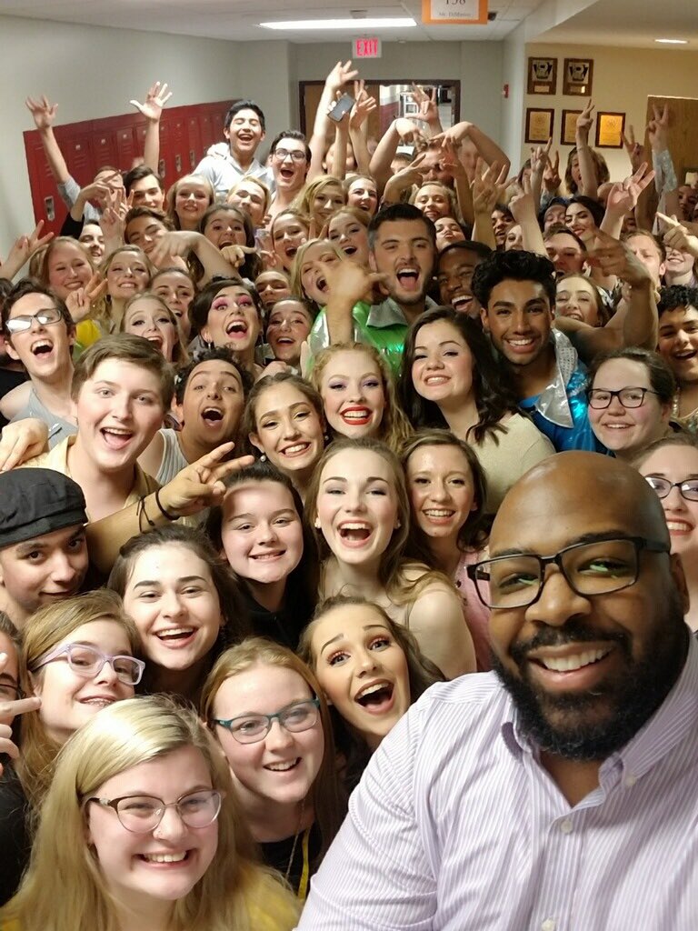 SlaterAthletics's tweet photo. Mr. Munford with the cast of Mamma Mia #SlaterNation https://t.co/8jGq2cY4Iu