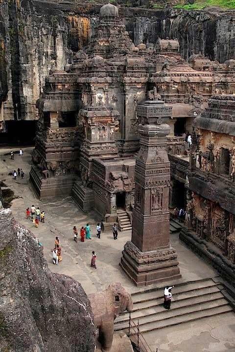 ThomasFrey's tweet image. The Kailasa Temple is an 8th century Temple in India, cut from a single rock! FuturistSpeaker.com #KailasaTemple #india #solidrock
