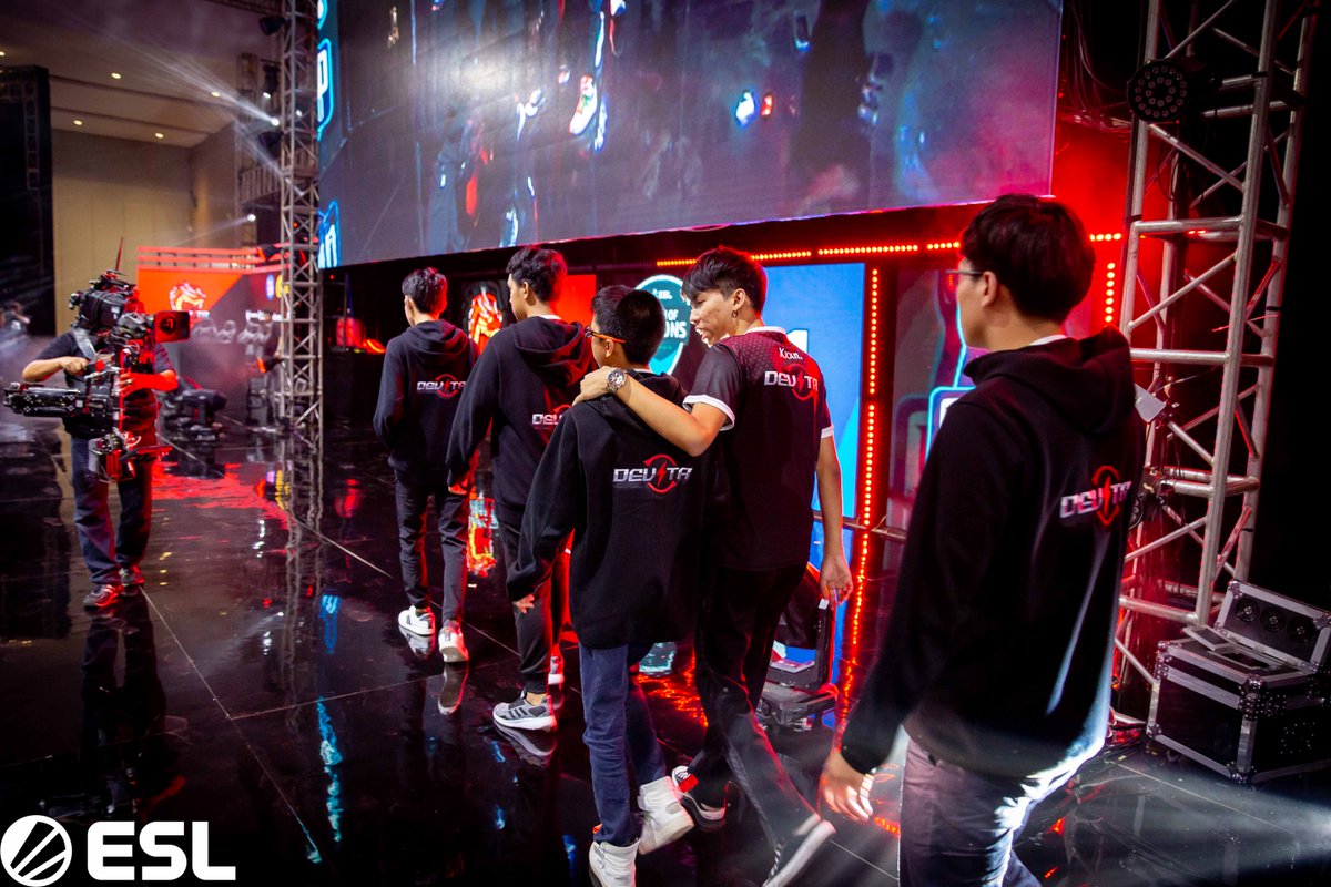 ESL_Asia's tweet photo. 🏆 CHAMPIONSHIP SUNDAY 🏆
3 teams left - who will become the champion of the 1st ever #ESLClashofNations - Arena of Valor?
@evosesports
#FAPTV
#TeamDevita https://t.co/GDrSKeTmJL