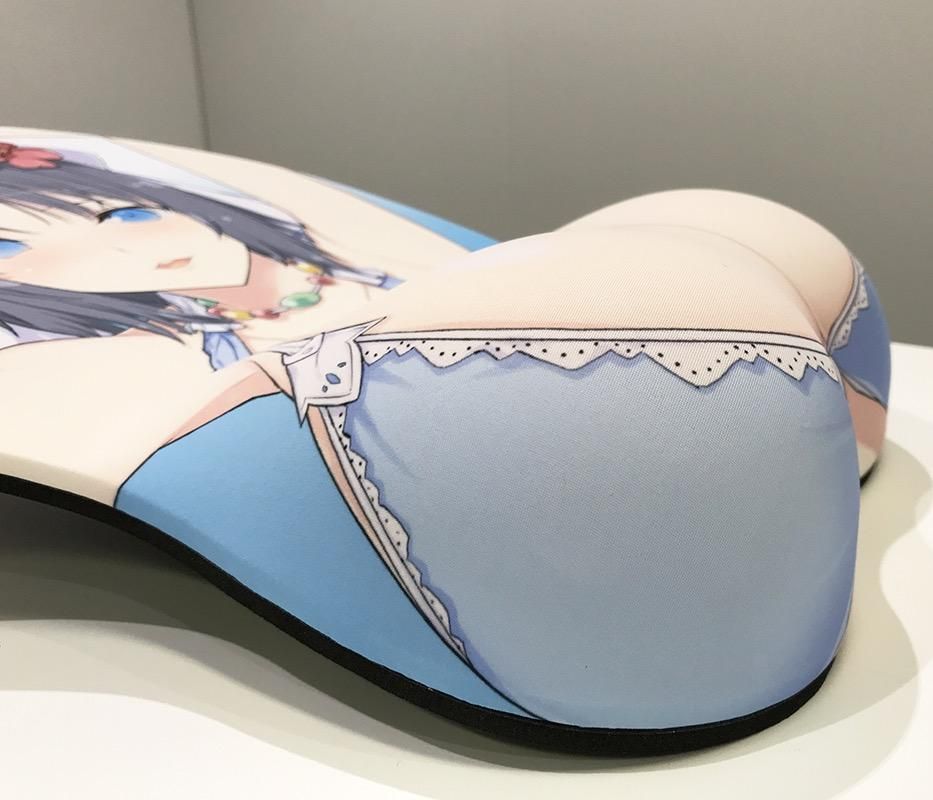 We're now accepting pre-orders for the Senran Kagura life-sized mousep...