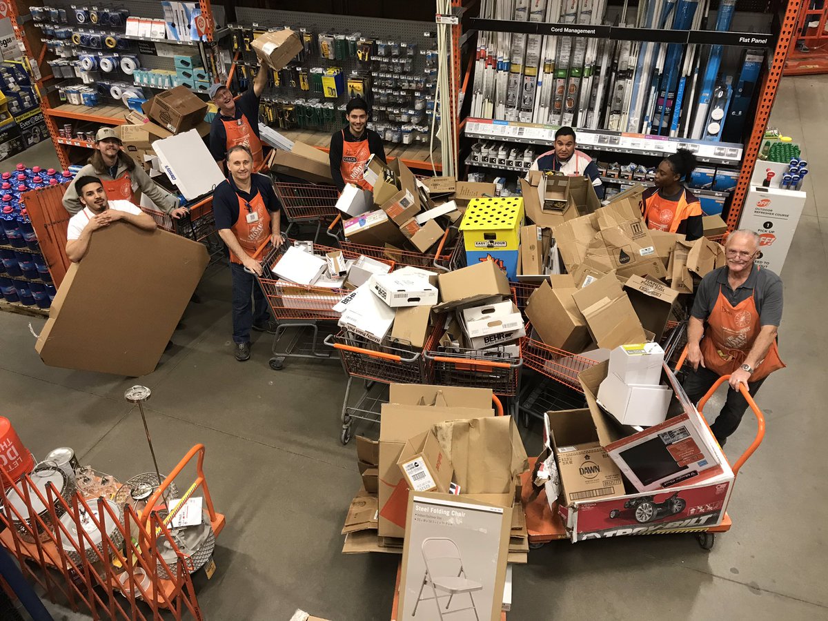 Tonight’s closers doing another awesome job filling holes and making room in the overheads. @Cynthia07725928 <a href="/jxk867/">Jeremy Kline</a> <a href="/1226mlrw/">Michelle ❤ASDS#6️⃣5️⃣3️⃣2️⃣</a> <a href="/melaniepayneTHD/">Melanie Payne</a>