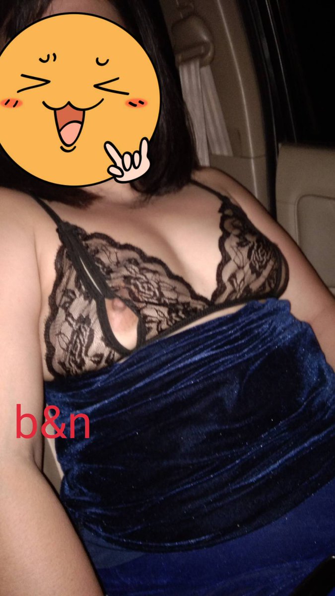 ขับไปขับมาเมียก็ถลกเสื้อลงแบบนี้สงสัยต้องแวะข้างทางละมั้ง