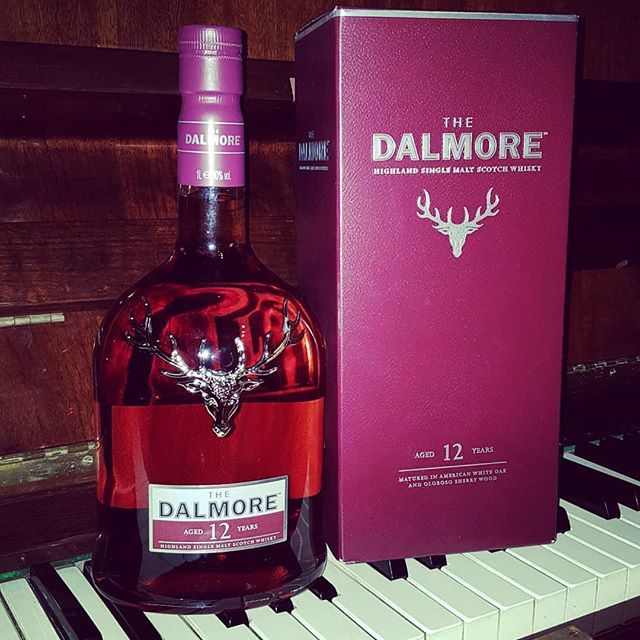 The Dalmore 12 Years 🥃🎹🎼🎶
#thedalmore #dalmore #whiskey #singlemalt #scotch #whisky #uísque #uisque #scotland #escócia #escocês #puromalte #davidstewart #music #dram #instadram #instawhisky #sherryoak #scotchwhisky #12years #oloroso #whiteoak #olorososherry #12anos