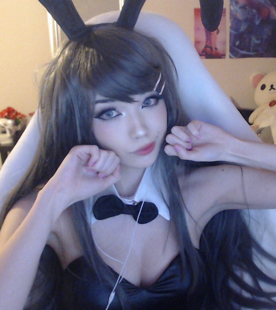 mai costest!! streaming in 5-10 mins http://twitch.tv/emiru #maisakurajima ...