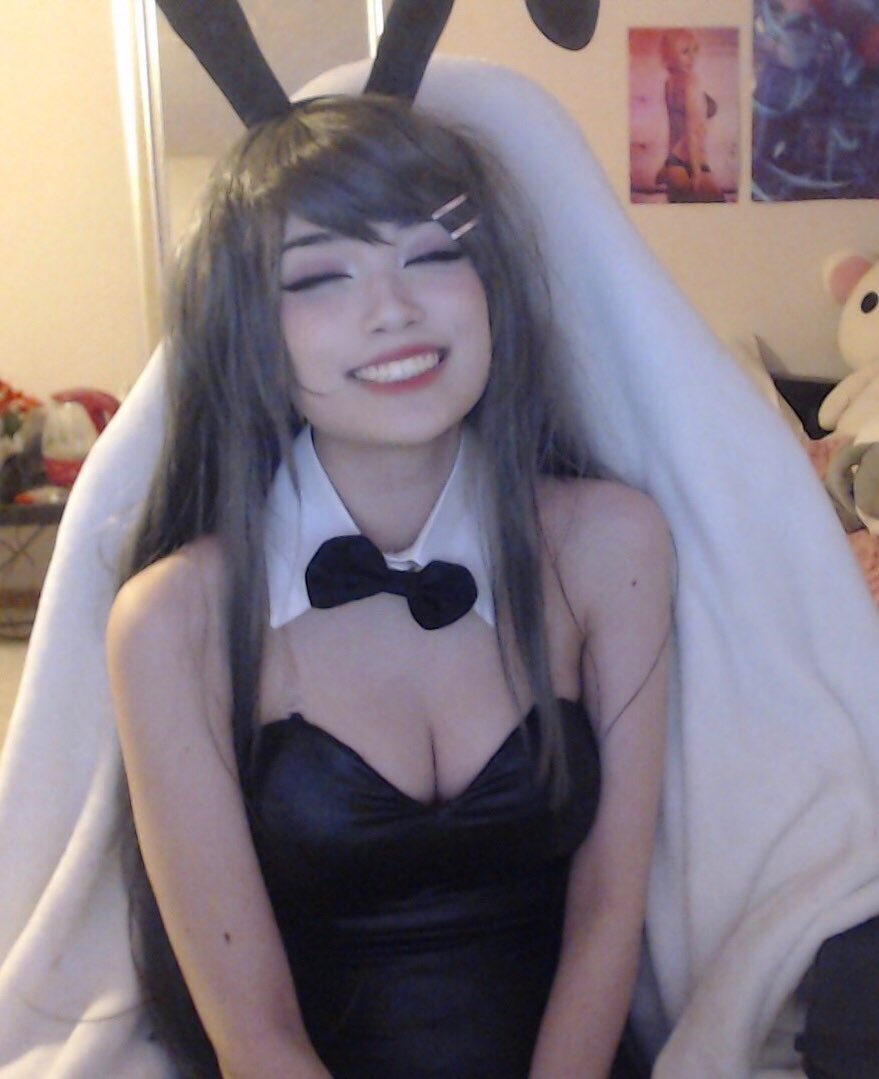 mai costest!! streaming in 5-10 mins http://twitch.tv/emiru #maisakurajima ...