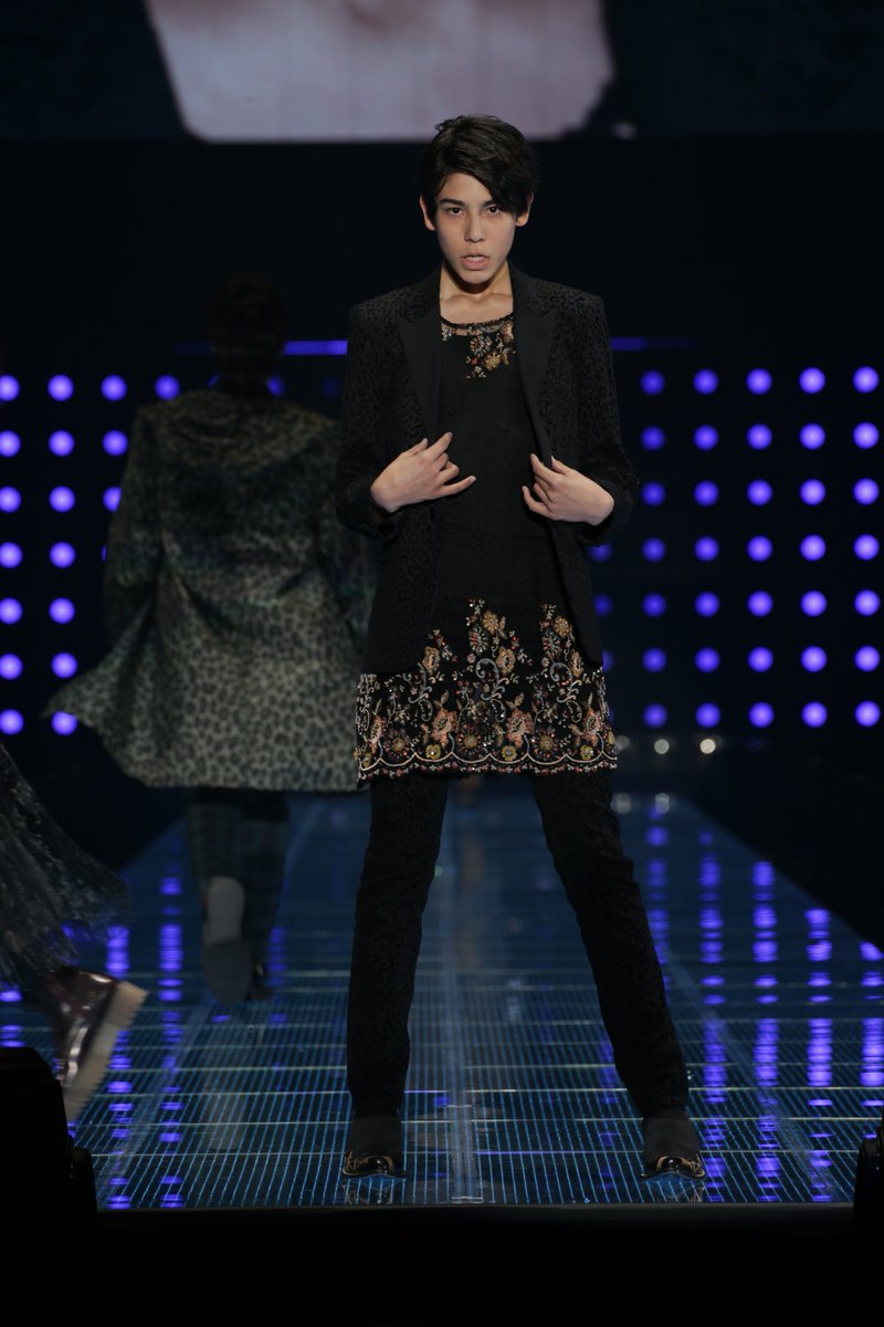 TGC2019SS】Snow Man・ラウール、初ランウェイで笑顔振りまく