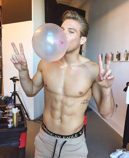 BubleGum God. 👅 #SeductiveSunday