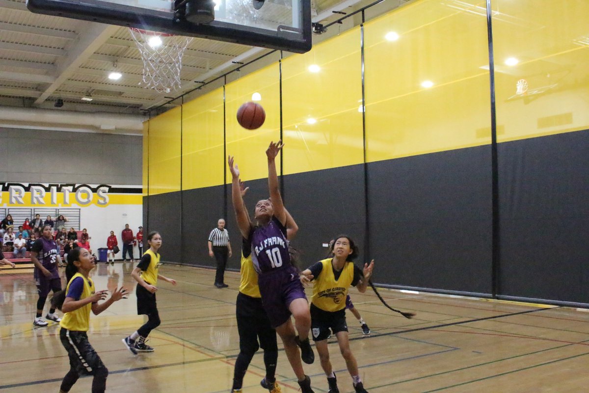 RJFrankLobos's tweet photo. Girl's lost their first game, moved into the consolation bracket, won their second game... @OxnardSD #OSDPride #SCMAF https://t.co/3iErXEqNTq
