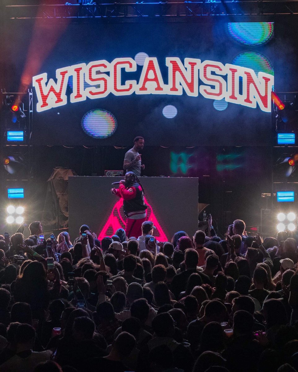 Goontronics's tweet photo. [GALLERY] @ReactPresents brought @TPAIN to @ParkWestChicago for another SOLD OUT show on the #1UpTour!

Full Gallery: https://t.co/5EMmPSRfMU https://t.co/fcjRTEjIBJ