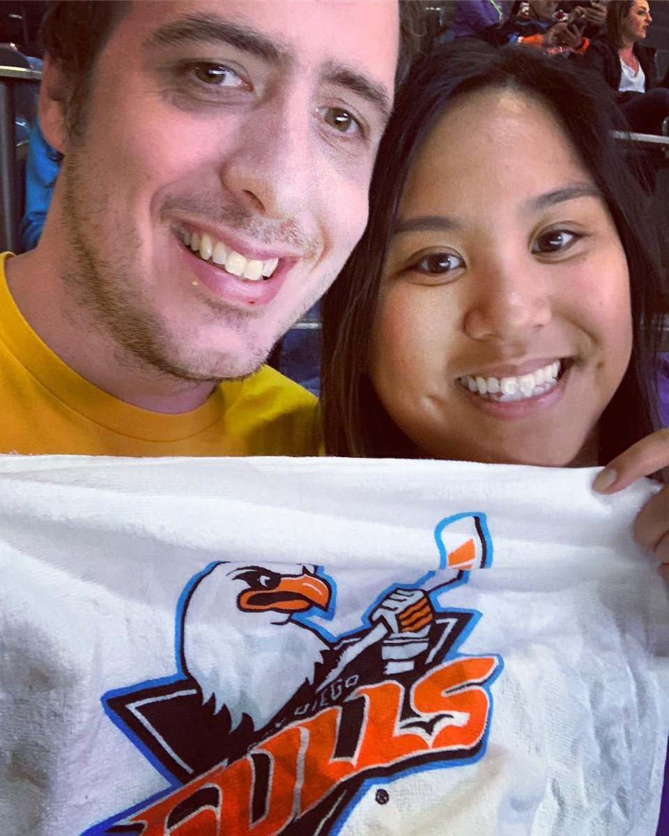 sednarb's tweet image. Enjoying my first ever hockey game ☺️🏒 #gullslive