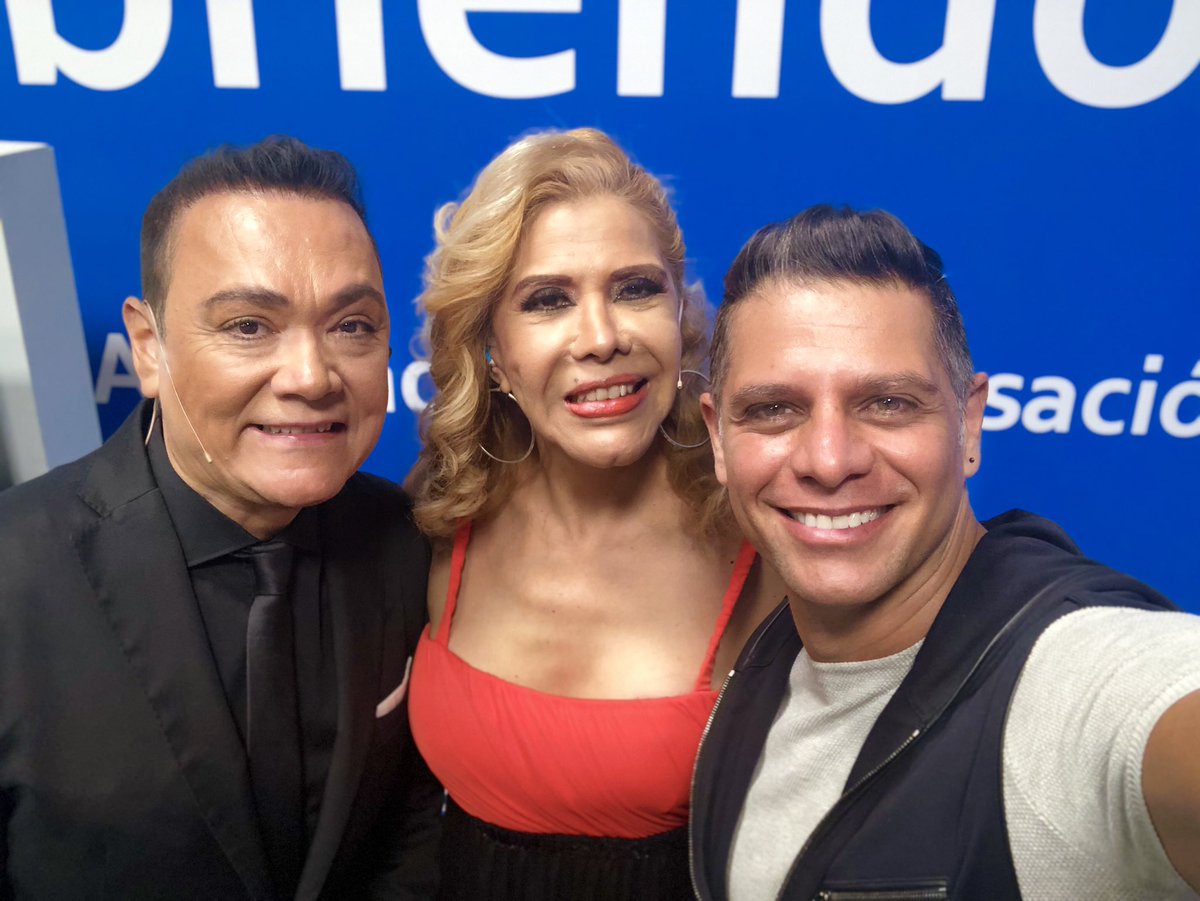 mercadanterafa's tweet photo. Gracias por la invitación a su 6º aniversario #juliapalma y #edoardonarvaez #mexicocantayencanta por #tvformula https://t.co/z2ZQD2g4dN