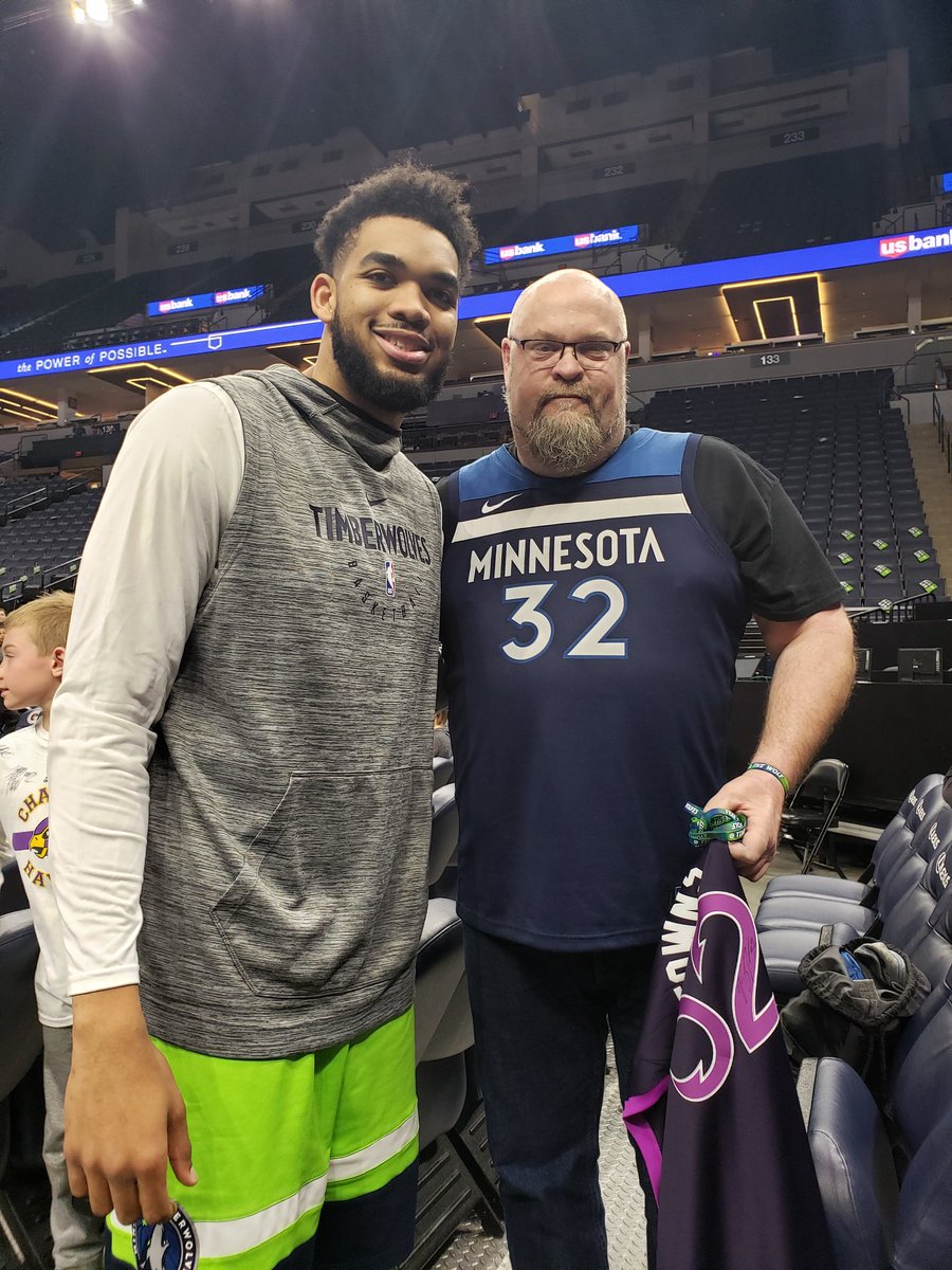 MN_Sportsfan_MN's tweet photo. Very proud to get a signed pair of shoes from the classiest  person and best center in the @NBA, @KarlTowns 🙏🏀👍#FearTheWolf #THUNDERKAT #BigTsaysSo https://t.co/zwBPnyhuEj
