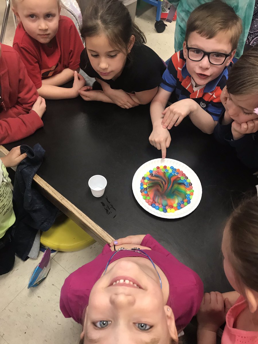 Seusserrific's tweet photo. Fun with Skittles!  Skittles dissolve in water!  @obgSTARS #CCPSone #gatespride https://t.co/JffOJVZh3s