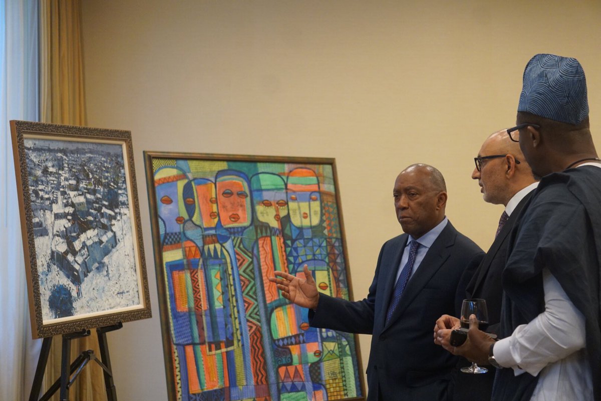 SylvesterTurner's tweet photo. This afternoon, I attended an #African Art exhibition at @HoustonianHotel. The exhibition featured works by Madam Nike from #Nigeria. 

Many Houstonians and members of the African diaspora attended the event. I enjoyed looking at the works on display. https://t.co/yAva3sqVw4