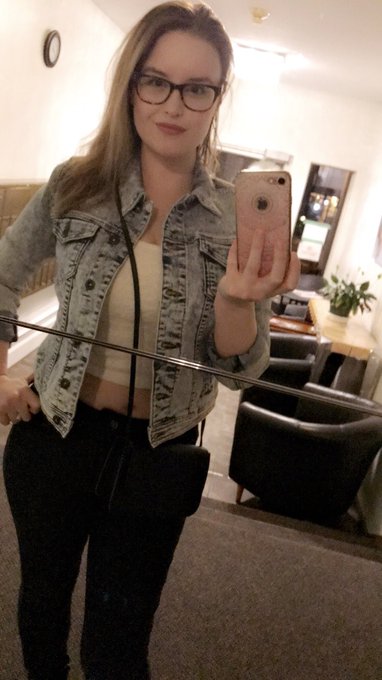 Feeling cute tonight (ignore my dumb hair in the first picture though) https://t.co/weVdG4m03i
