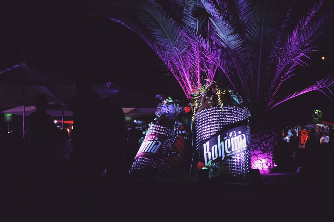 comilonamx's tweet photo. Seguimos hasta las 2:00 y después hay after en Terminal. 50% de descuento si van con su pulsera del festival. Ahora en escenario @esamipau. ¡Gracias por un aniversario inolvidable, Comilones! 🔥🎉🍻
#RiquezaEs #ComilonaMX #Comilona10 https://t.co/7FPRHoJg5t