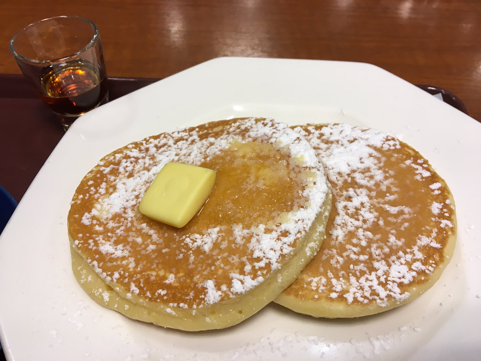N エトロエム後楽園にある メゾン ド ヴェール でパンケーキ もちもちの生地にかかっている粗めの粉砂糖が存在感強くて 砂糖の甘味が全面に出てる この感じ結構好き この店はカフェドクリエの別ブランドだけど コーヒーカップはオリジナルの陶器で N エトロエム後楽園にある メゾン ド ヴェール でパンケーキ もちもちの生地にかかっている粗めの粉砂糖が存在感強くて 砂糖の甘味が全面に出てる この感じ結構好き この店はカフェドクリエの別ブランドだけど コーヒーカップはオリジナルの陶器で