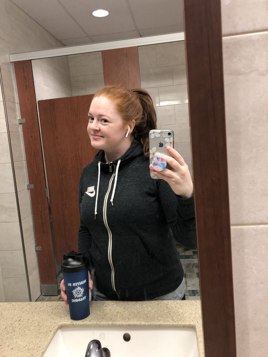 mghnn_jn's tweet photo. With the boys retiring in 2020, means we gotta pick up the slack right?
#hunterintraining #gymselfie #SPNfamily https://t.co/OS0eoAwSFs