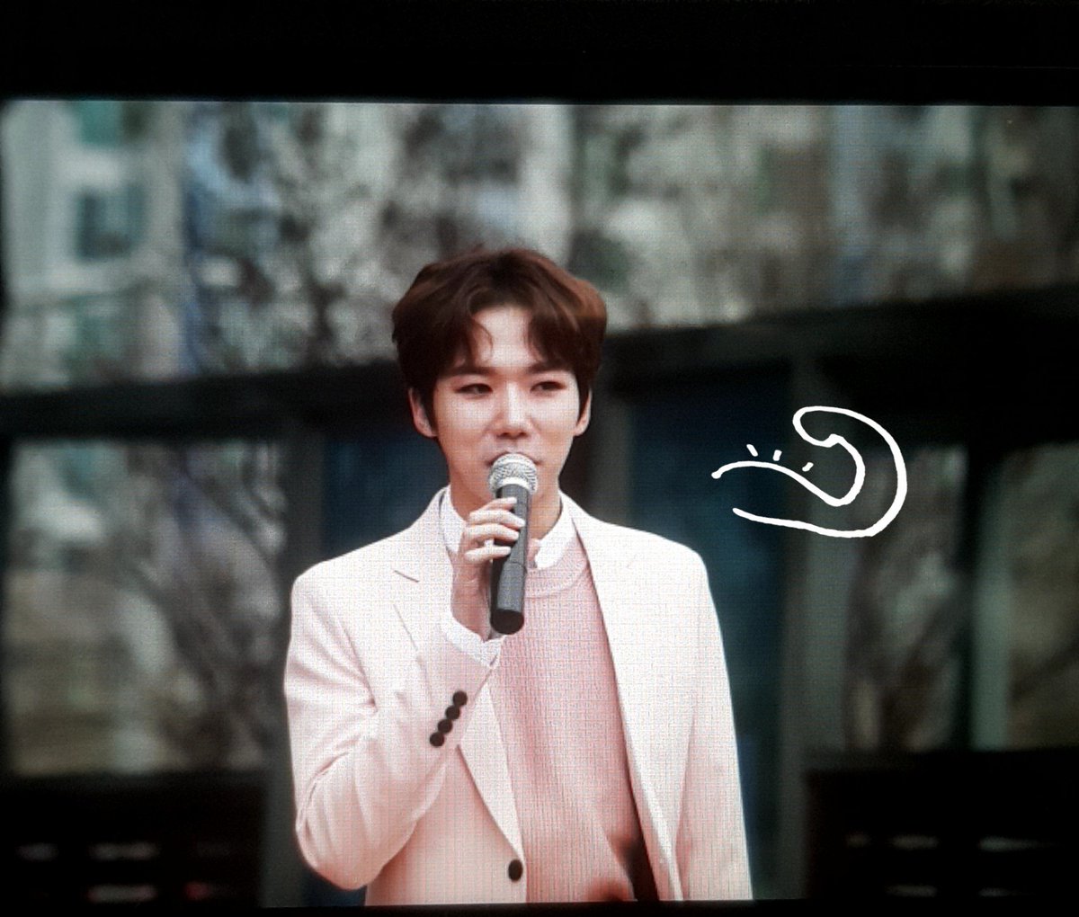 100per_hero's tweet photo. [19.03.31]인가 팬미팅 프리뷰 #백퍼센트  추운데 고생했어요😭 그와중에 의상 이쁘다😍 #록현 #rockhyun  #종환 #jonghwan #찬용 #chanyong #혁진 #hyukjin 
#still_loveing_you 
@gusdl210 @100per_jonari @100per_yongyong @100per_hyukjin https://t.co/rOhMyLNtuz