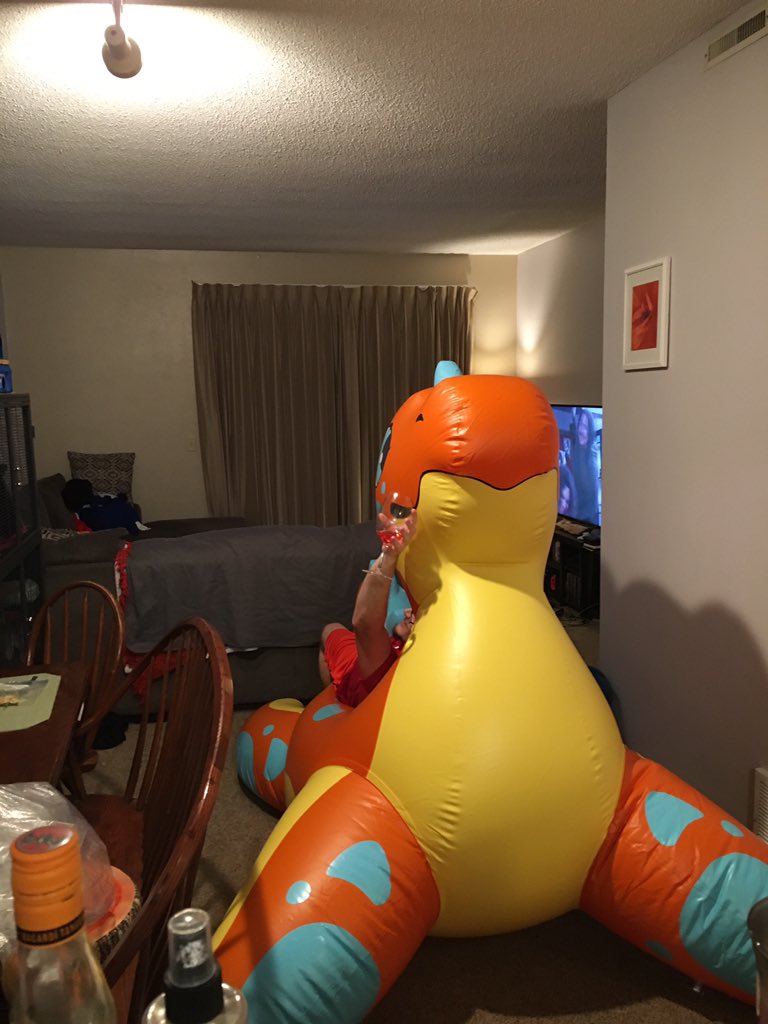 buh_tts's tweet photo. @PuffyPawsToys Still busy loving on speckles with @Dox2057 https://t.co/1Ecn9m5yTT