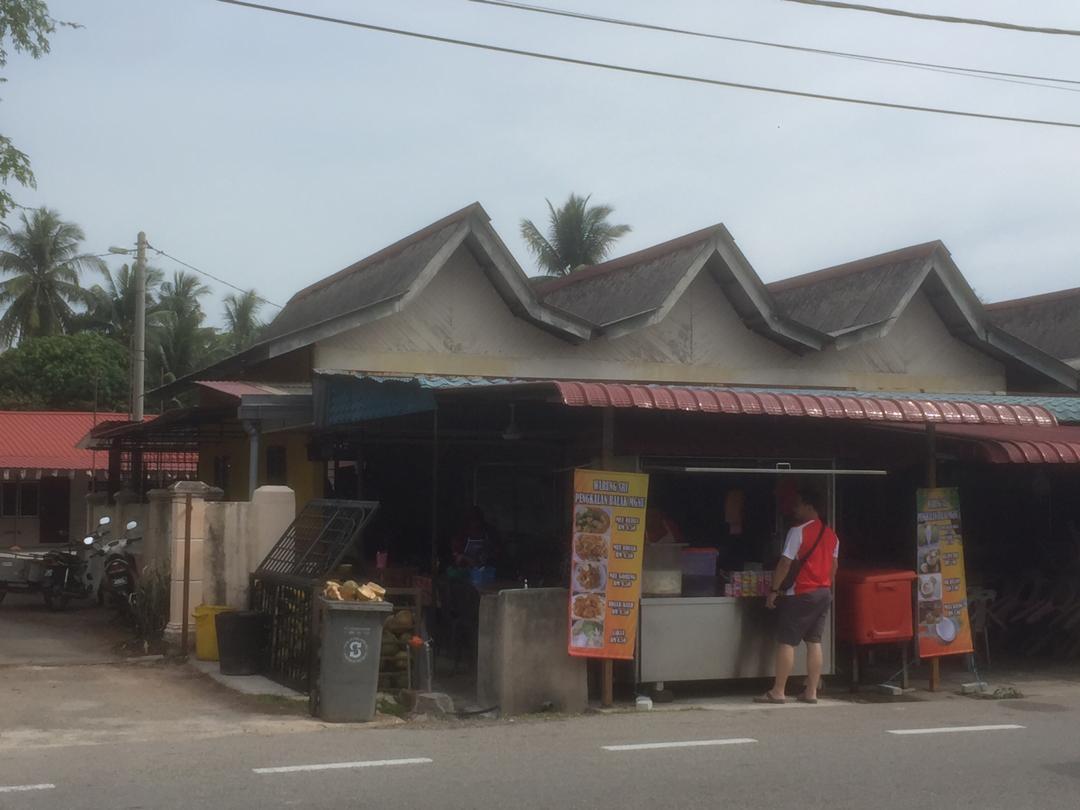 Dear Twitter, pls do your thing💫 
Kedai ayah saya yg dah 15 tahun dah takde sbb nak kasi ruang untuk pembinaan jln raya yg lebih besar. Ayah rindu customer setia dia. Kedai coconut shake simpang 3 tg bidara dah tukar ke dpn giatmara pengakalan balak tau Sebarkan rezeki ayah i😭