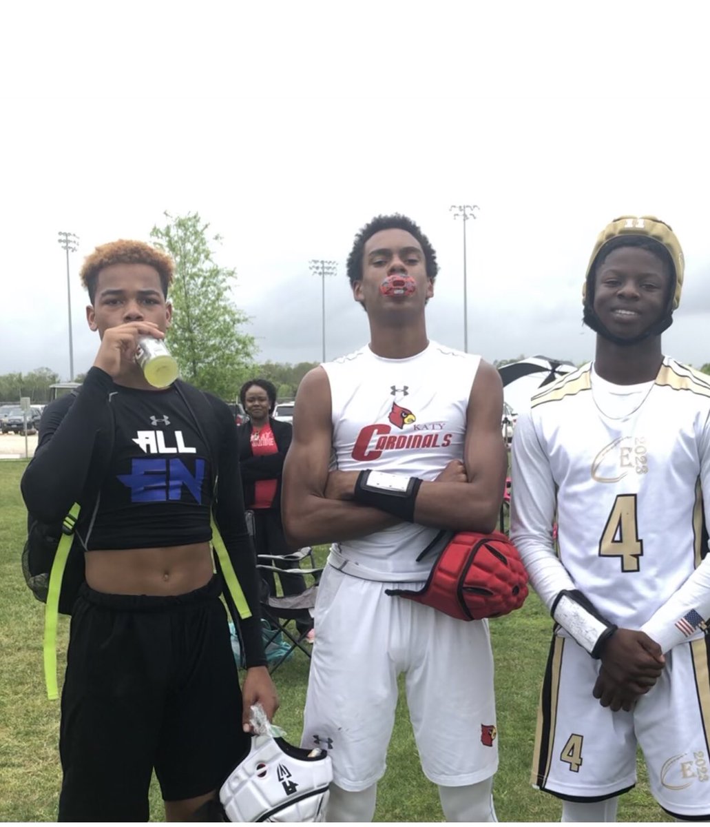 dapponey1's tweet photo. From the football field to the basketball court! No need to say it because you already know💨💨💨. Big ups to my team for all the hard work 💪💪💪💪#WeAllen #itsneverpersonal #solid #longday https://t.co/HGDCyrCswg