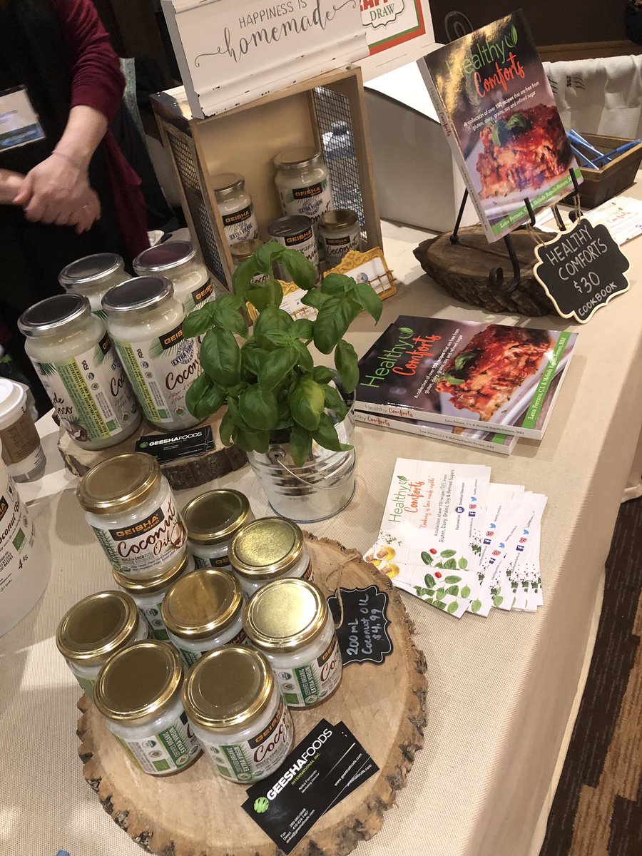 lowcarbshow's tweet photo. Thank you @healthycomforts for being a part of our Low Carb Lifestyle Show and for being a wonderful vendor sharing recipes that are gluten free and dairy free! 🙌🙌😍 https://t.co/Vm6WJkApYw